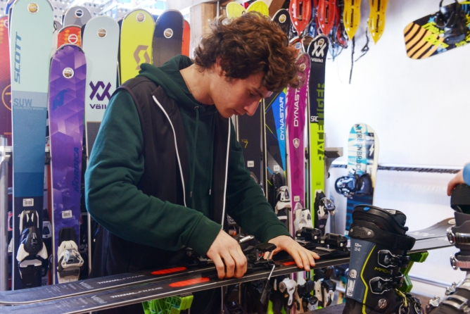 Ski rental La Cashta Intersport Rent